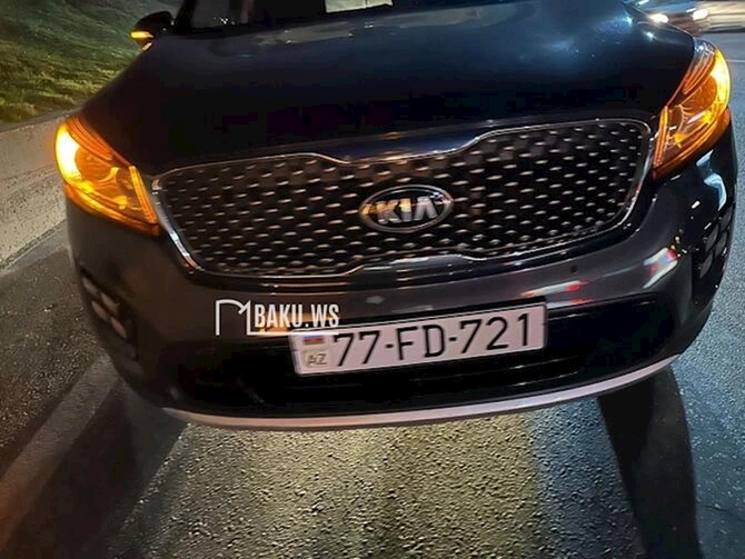 Neftçi klubunun məşqçisinin maşınını vurub qaçdılar — FOTOLAR Neftçi klubunun məşqçisinin maşınını vurub qaçdılar — FOTOLAR