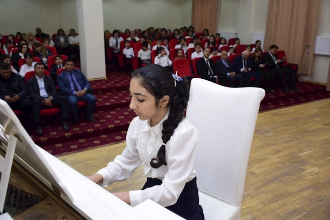 Uşaq İncəsənət festivalı çərçivəsində növbəti ustad dərsi keçirilib — FOTOLAR