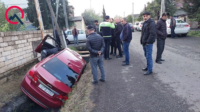 Lənkəranda maşın su arxına aşdı — Xəsarət alan var (FOTOLAR) Lənkəranda maşın su arxına aşdı — Xəsarət alan var (FOTOLAR)