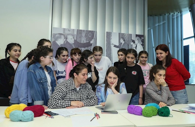 Milli Xalça Muzeyində İsveçrə və Azərbaycan arasında yeni layihə həyata keçirilir — FOTOLAR Milli Xalça Muzeyində İsveçrə və Azərbaycan arasında yeni layihə həyata keçirilir — FOTOLAR