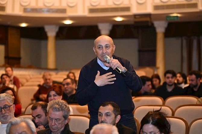 Nazir Akademik Milli Dram Teatrının kollektivi ilə görüşüb — FOTOLAR Nazir Akademik Milli Dram Teatrının kollektivi ilə görüşüb — FOTOLAR