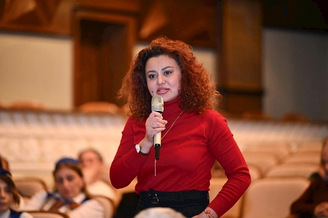 Nazir Akademik Milli Dram Teatrının kollektivi ilə görüşüb — FOTOLAR Nazir Akademik Milli Dram Teatrının kollektivi ilə görüşüb — FOTOLAR