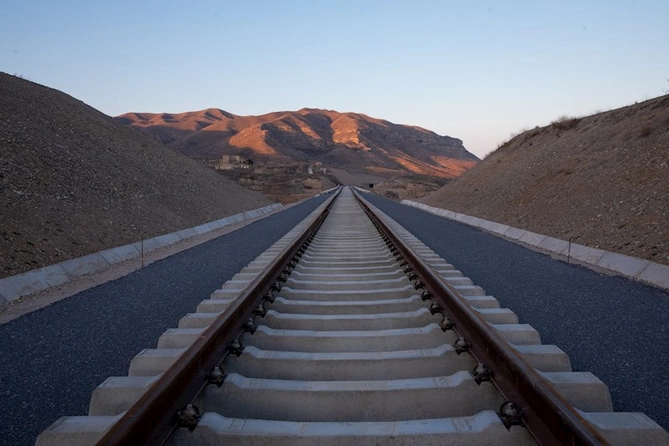 İşğaldan azad olunmuş ərazilərdə dəmiryol infrastrukturu yenidən qurulur — FOTOLAR