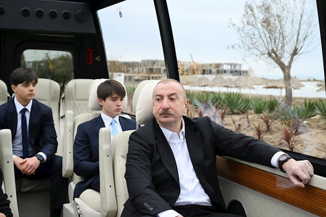 İlham Əliyev və birinci xanım “Sea Breeze” istirahət mərkəzinin ərazisində layihələrlə tanış olublar — FOTOLAR (YENİLƏNİB)