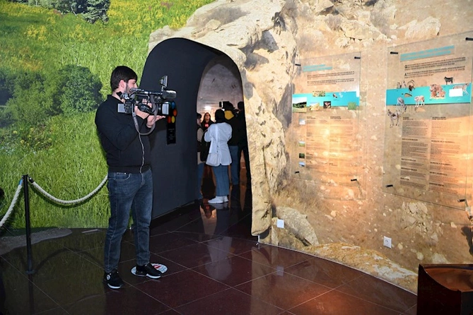 Qobustan qoruğuna mediatur təşkil olunub — FOTOLAR Qobustan qoruğuna mediatur təşkil olunub — FOTOLAR