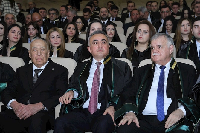 Vəkillər Kollegiyasının Rəyasət Heyətinin iclası keçirilib, bir sıra məsələlər müzakirə edilib — FOTOLAR Vəkillər Kollegiyasının Rəyasət Heyətinin iclası keçirilib, bir sıra məsələlər müzakirə edilib — FOTOLAR