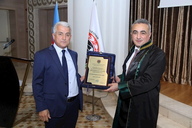 Vəkillər Kollegiyasının Rəyasət Heyətinin iclası keçirilib, bir sıra məsələlər müzakirə edilib — FOTOLAR Vəkillər Kollegiyasının Rəyasət Heyətinin iclası keçirilib, bir sıra məsələlər müzakirə edilib — FOTOLAR