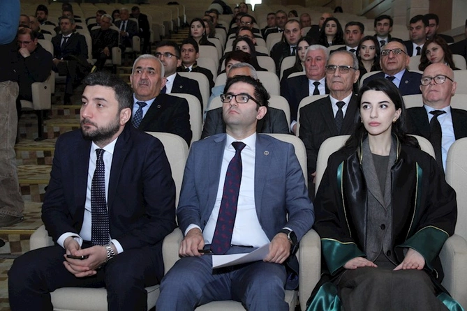 Vəkillər Kollegiyasının Rəyasət Heyətinin iclası keçirilib, bir sıra məsələlər müzakirə edilib — FOTOLAR Vəkillər Kollegiyasının Rəyasət Heyətinin iclası keçirilib, bir sıra məsələlər müzakirə edilib — FOTOLAR