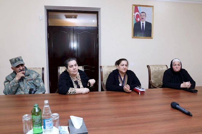 “Azəriqaz” İB-nin baş direktoru Bərdə və Tərtər sakinlərinin müraciətlərini dinlədi — FOTOLAR “Azəriqaz” İB-nin baş direktoru Bərdə və Tərtər sakinlərinin müraciətlərini dinlədi — FOTOLAR