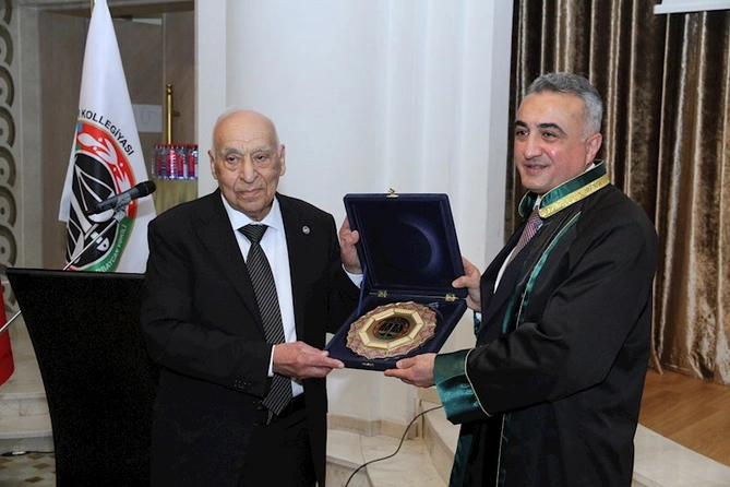 Vəkillər Kollegiyasının Rəyasət Heyətinin iclası keçirilib, bir sıra məsələlər müzakirə edilib — FOTOLAR Vəkillər Kollegiyasının Rəyasət Heyətinin iclası keçirilib, bir sıra məsələlər müzakirə edilib — FOTOLAR