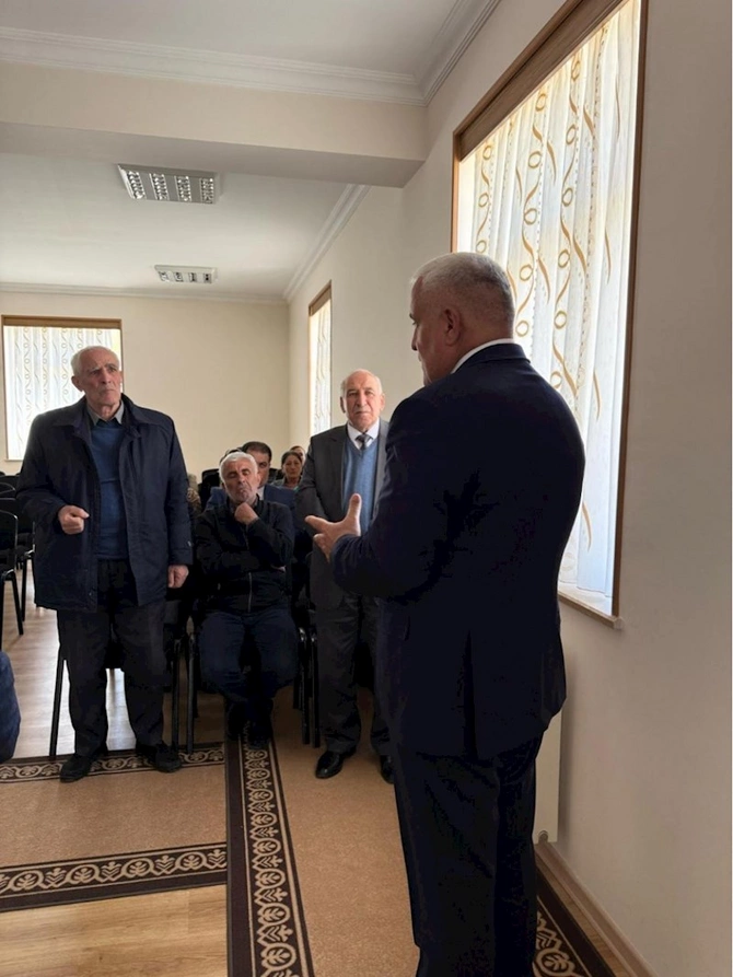 Vüqar Rəhimzadə Ordubadda seçiciləri ilə növbəti görüşünü keçirdi — FOTOLAR Vüqar Rəhimzadə Ordubadda seçiciləri ilə növbəti görüşünü keçirdi — FOTOLAR