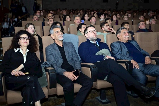 “Doğma torpaq” tammetrajlı bədii filminin premyerası olub — FOTOLAR “Doğma torpaq” tammetrajlı bədii filminin premyerası olub — FOTOLAR