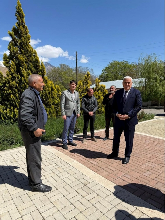 Vüqar Rəhimzadə Ordubadda seçiciləri ilə növbəti görüşünü keçirdi — FOTOLAR Vüqar Rəhimzadə Ordubadda seçiciləri ilə növbəti görüşünü keçirdi — FOTOLAR