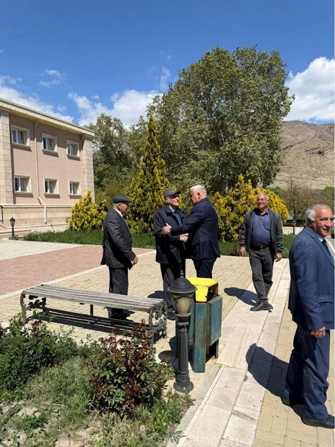 Vüqar Rəhimzadə Ordubadda seçiciləri ilə növbəti görüşünü keçirdi — FOTOLAR Vüqar Rəhimzadə Ordubadda seçiciləri ilə növbəti görüşünü keçirdi — FOTOLAR