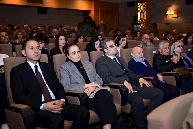 “Doğma torpaq” tammetrajlı bədii filminin premyerası olub — FOTOLAR “Doğma torpaq” tammetrajlı bədii filminin premyerası olub — FOTOLAR