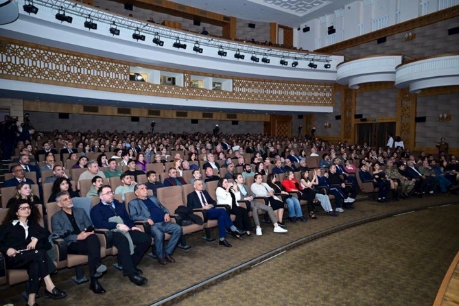 “Doğma torpaq” tammetrajlı bədii filminin premyerası olub — FOTOLAR “Doğma torpaq” tammetrajlı bədii filminin premyerası olub — FOTOLAR