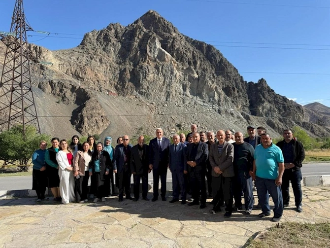Vüqar Rəhimzadə Ordubadda seçiciləri ilə növbəti görüşünü keçirdi — FOTOLAR Vüqar Rəhimzadə Ordubadda seçiciləri ilə növbəti görüşünü keçirdi — FOTOLAR