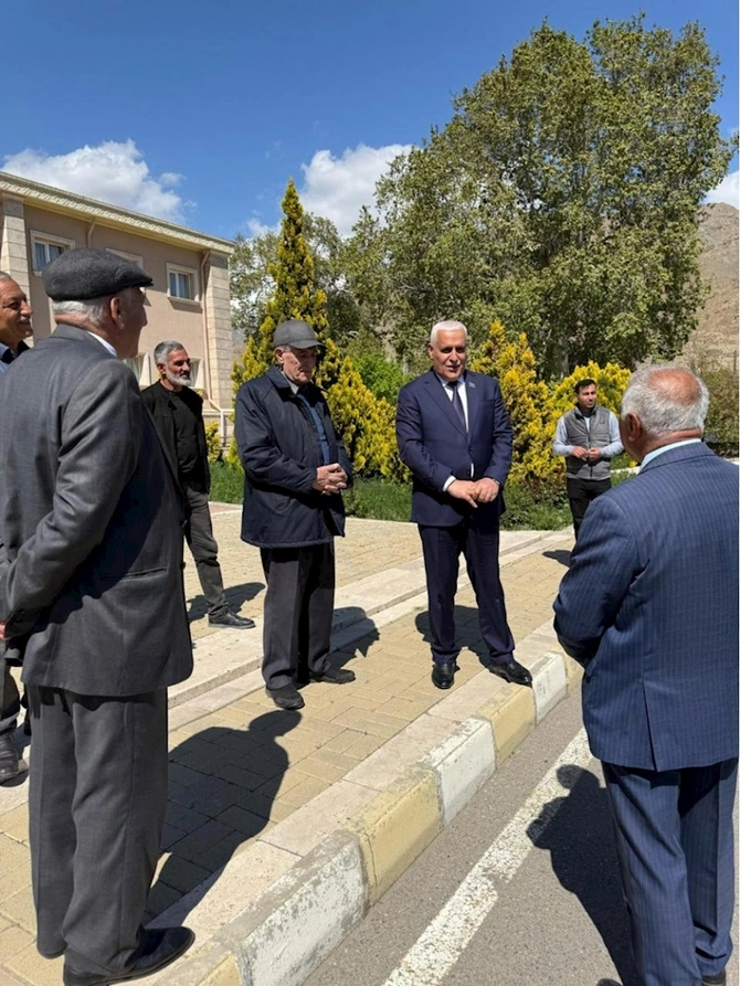 Vüqar Rəhimzadə Ordubadda seçiciləri ilə növbəti görüşünü keçirdi — FOTOLAR Vüqar Rəhimzadə Ordubadda seçiciləri ilə növbəti görüşünü keçirdi — FOTOLAR