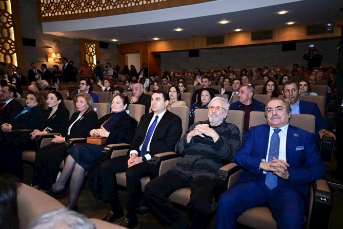 “Doğma torpaq” tammetrajlı bədii filminin premyerası olub — FOTOLAR “Doğma torpaq” tammetrajlı bədii filminin premyerası olub — FOTOLAR