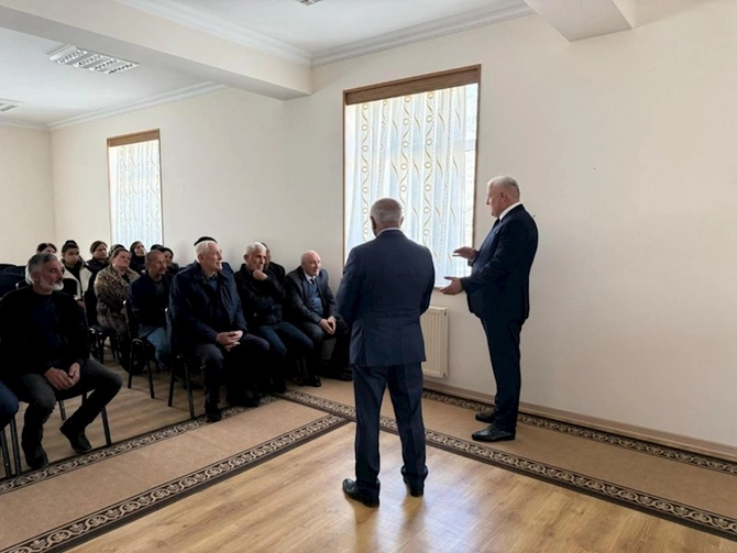 Vüqar Rəhimzadə Ordubadda seçiciləri ilə növbəti görüşünü keçirdi — FOTOLAR Vüqar Rəhimzadə Ordubadda seçiciləri ilə növbəti görüşünü keçirdi — FOTOLAR