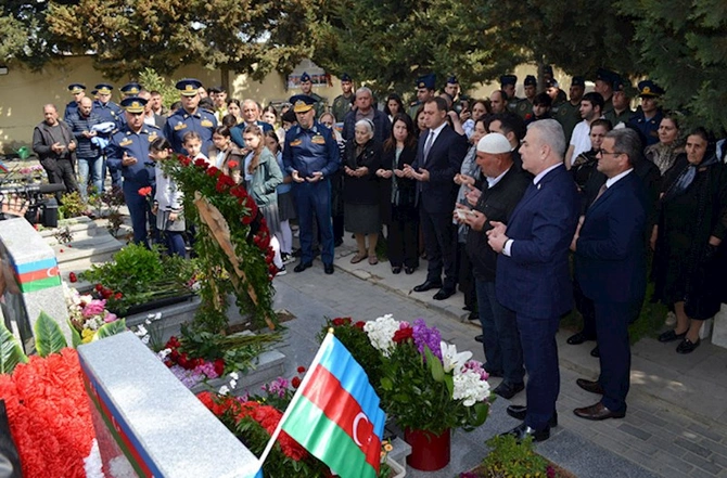 Aprel şəhidlərinin xatirəsi yad edilib — VİDEO Aprel şəhidlərinin xatirəsi yad edilib — VİDEO
