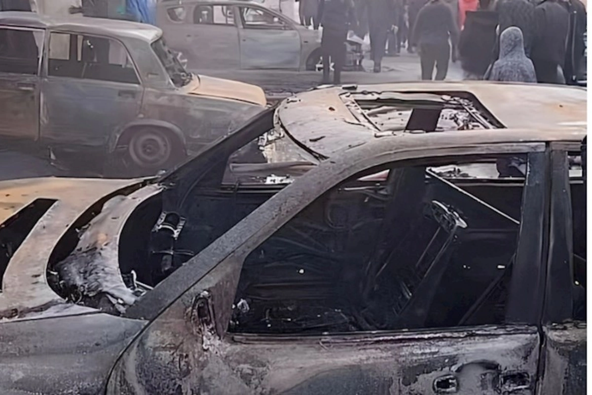 Bakıdakı yanğın zamanı beş avtomobil külə döndü — VİDEO