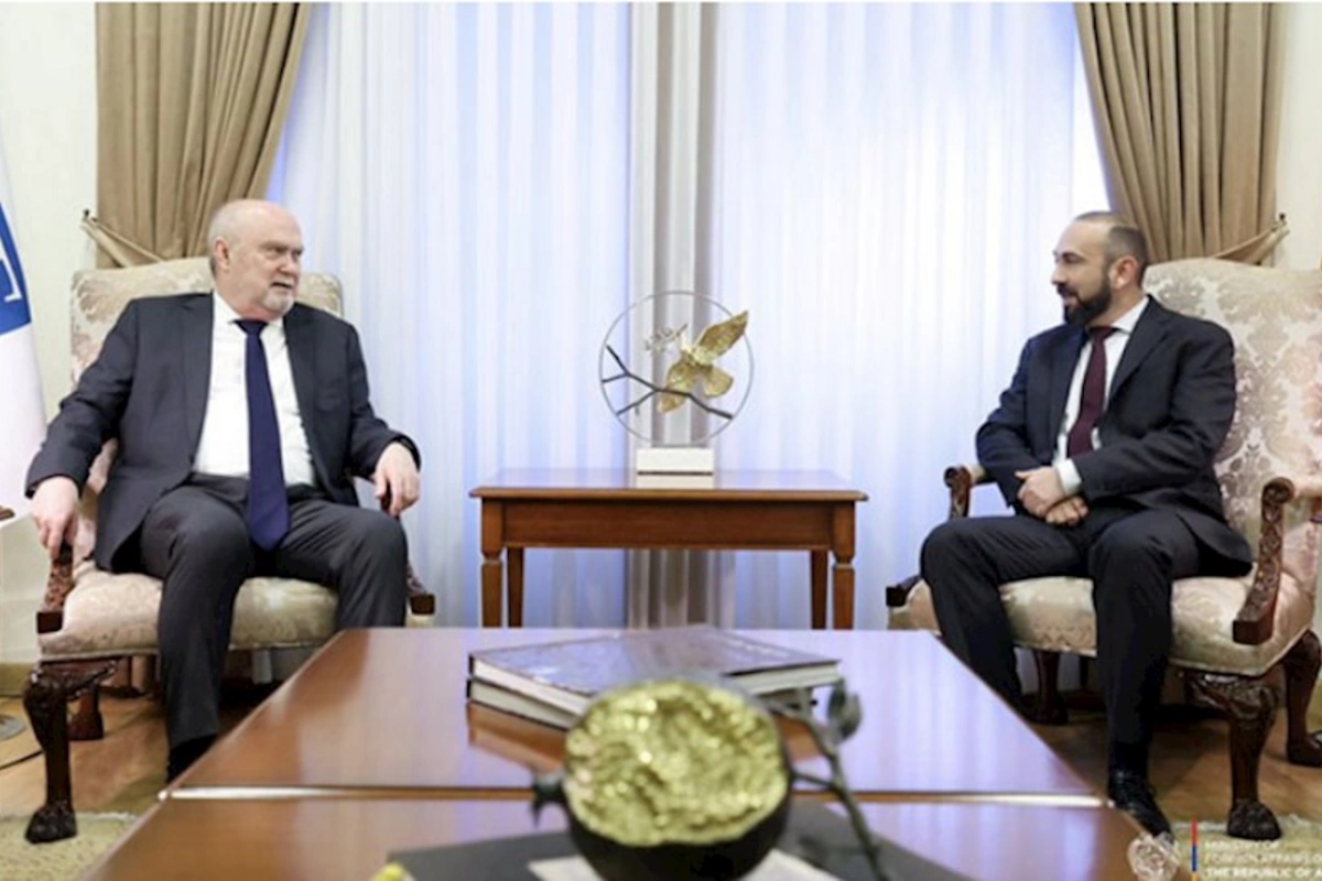Mirzoyan onunla sülh müqaviləsindən danışıb