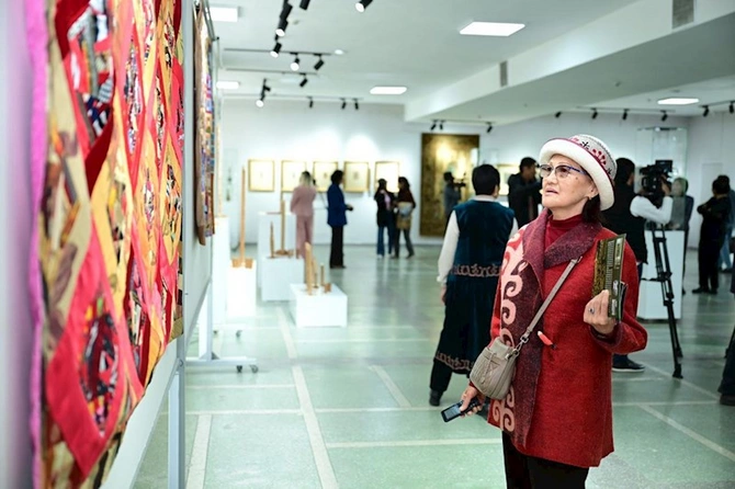 Bişkekdə “Azərbaycanın sənət incilərində yaşayan milli irsi sərgisi açılıb — FOTOLAR Bişkekdə “Azərbaycanın sənət incilərində yaşayan milli irsi sərgisi açılıb — FOTOLAR