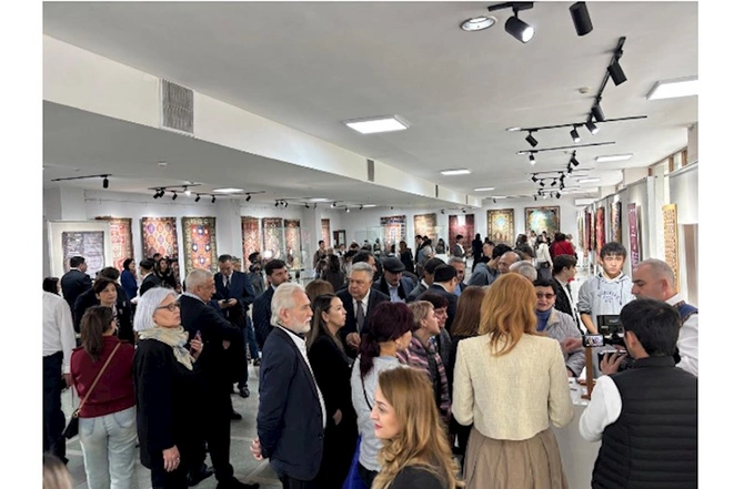 Qırğızıstanda “Azərbaycanın sənət incilərində yaşayan milli irsi sərgisinin açılışı olub — FOTOLAR Qırğızıstanda “Azərbaycanın sənət incilərində yaşayan milli irsi sərgisinin açılışı olub — FOTOLAR