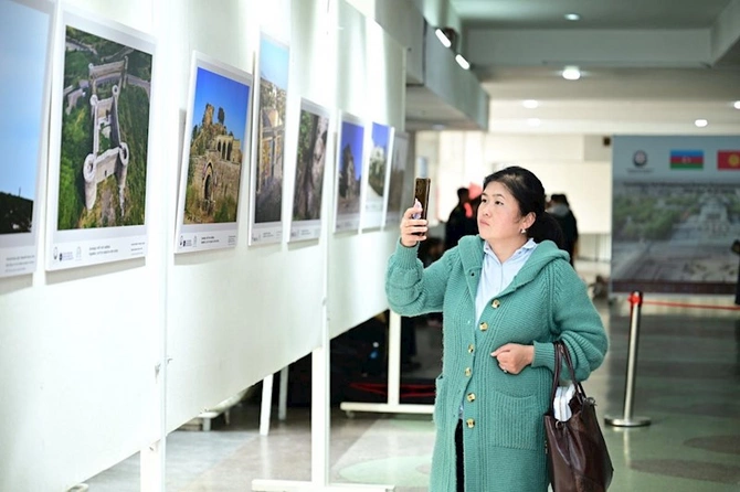 Bişkekdə “Azərbaycanın sənət incilərində yaşayan milli irsi sərgisi açılıb — FOTOLAR Bişkekdə “Azərbaycanın sənət incilərində yaşayan milli irsi sərgisi açılıb — FOTOLAR