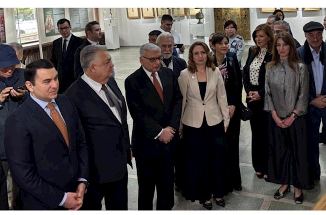 Qırğızıstanda “Azərbaycanın sənət incilərində yaşayan milli irsi sərgisinin açılışı olub — FOTOLAR Qırğızıstanda “Azərbaycanın sənət incilərində yaşayan milli irsi sərgisinin açılışı olub — FOTOLAR