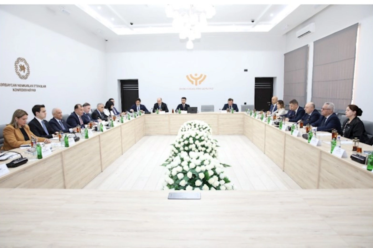 AHIK-in Əməyin Mühafizəsi və Hüquqi Yardım Mərkəzi fəaliyyətə başladı — FOTOLAR