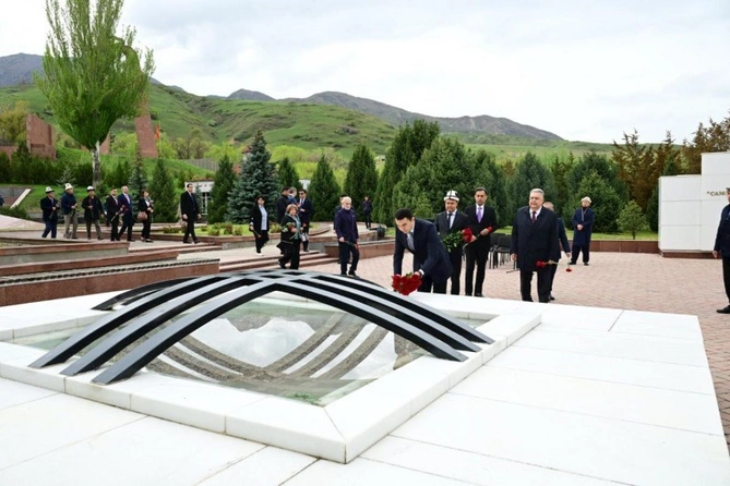 Bişkekdə Ata-Beyit memorial kompleksi ziyarət edildi — FOTOLAR Bişkekdə Ata-Beyit memorial kompleksi ziyarət edildi — FOTOLAR