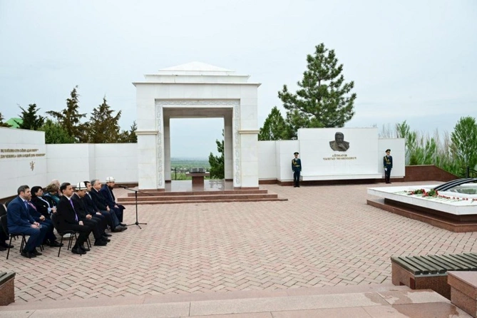Bişkekdə Ata-Beyit memorial kompleksi ziyarət edildi — FOTOLAR Bişkekdə Ata-Beyit memorial kompleksi ziyarət edildi — FOTOLAR