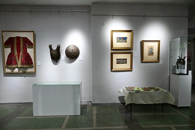 Görkəmli rəssam Mirzə Qədim İrəvaninin irsi Bişkekdə sərgidə təqdim olunur — FOTOLAR