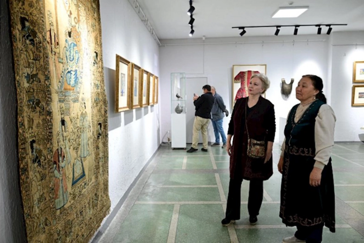 Görkəmli rəssam Mirzə Qədim İrəvaninin irsi Bişkekdə sərgidə təqdim olunur — FOTOLAR