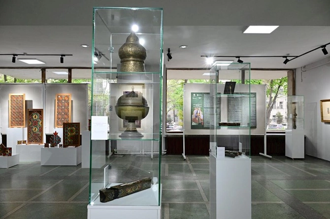 Görkəmli rəssam Mirzə Qədim İrəvaninin irsi Bişkekdə sərgidə təqdim olunur — FOTOLAR
