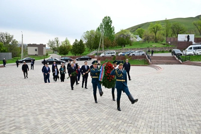Bişkekdə Ata-Beyit memorial kompleksi ziyarət edildi — FOTOLAR Bişkekdə Ata-Beyit memorial kompleksi ziyarət edildi — FOTOLAR