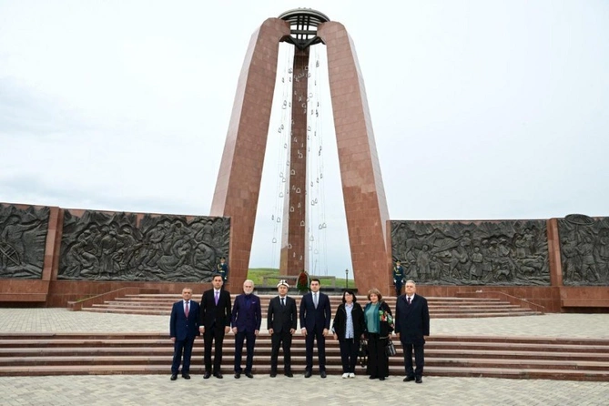 Bişkekdə Ata-Beyit memorial kompleksi ziyarət edildi — FOTOLAR Bişkekdə Ata-Beyit memorial kompleksi ziyarət edildi — FOTOLAR