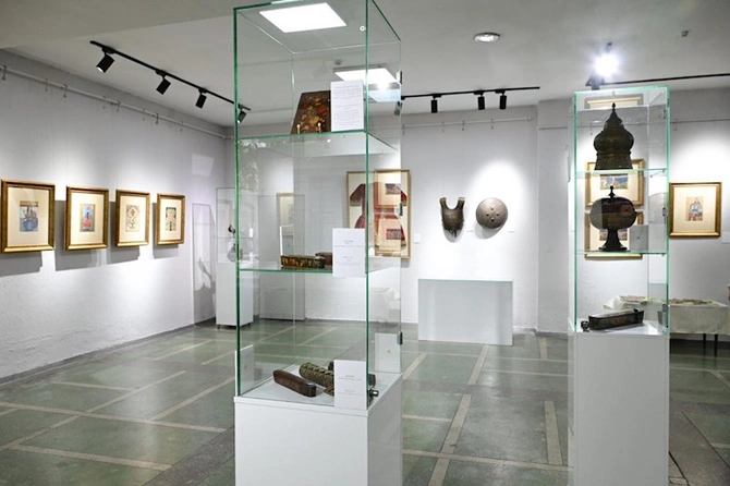 Görkəmli rəssam Mirzə Qədim İrəvaninin irsi Bişkekdə sərgidə təqdim olunur — FOTOLAR