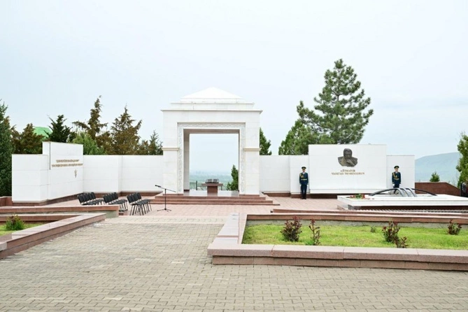 Bişkekdə Ata-Beyit memorial kompleksi ziyarət edildi — FOTOLAR Bişkekdə Ata-Beyit memorial kompleksi ziyarət edildi — FOTOLAR