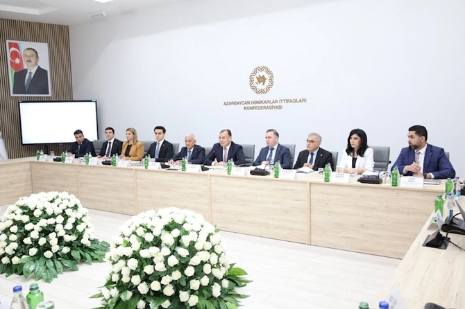 AHIK-in Əməyin Mühafizəsi və Hüquqi Yardım Mərkəzi fəaliyyətə başladı — FOTOLAR AHIK-in Əməyin Mühafizəsi və Hüquqi Yardım Mərkəzi fəaliyyətə başladı — FOTOLAR