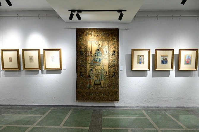 Görkəmli rəssam Mirzə Qədim İrəvaninin irsi Bişkekdə sərgidə təqdim olunur — FOTOLAR