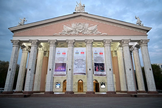 Dövlət Rəqs Ansamblı Bişkekdə Mənim Azərbaycanım konsert proqramı ilə çıxış edib — FOTOLAR Dövlət Rəqs Ansamblı Bişkekdə Mənim Azərbaycanım konsert proqramı ilə çıxış edib — FOTOLAR