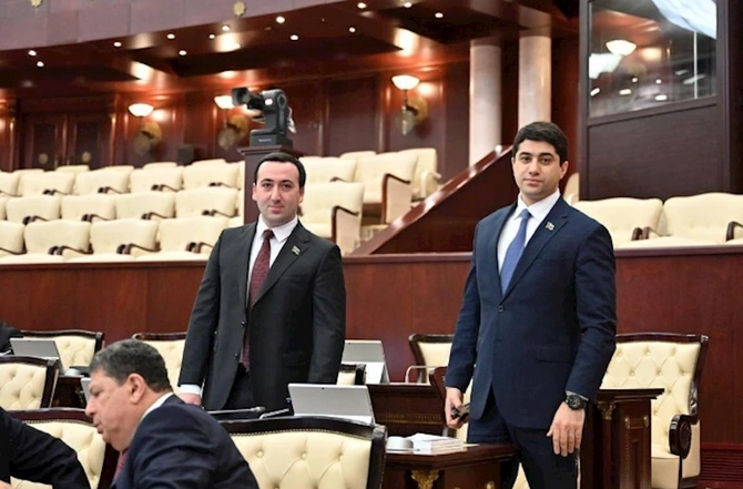 Gənc deputatların “şəkil həvəsi”... — Parlamentə “fotostudiya” kimi baxan millət vəkillərinin əsl vəzifəsi nədir? (FOTOLAR)