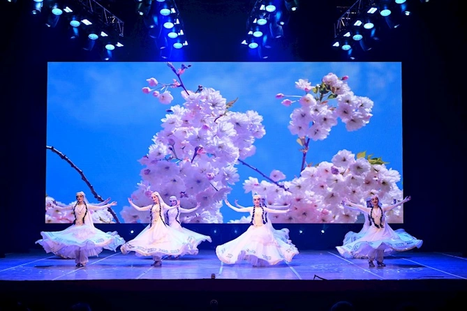 Dövlət Rəqs Ansamblı Bişkekdə Mənim Azərbaycanım konsert proqramı ilə çıxış edib — FOTOLAR Dövlət Rəqs Ansamblı Bişkekdə Mənim Azərbaycanım konsert proqramı ilə çıxış edib — FOTOLAR