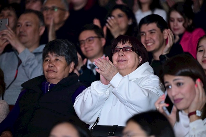 Dövlət Rəqs Ansamblı Bişkekdə Mənim Azərbaycanım konsert proqramı ilə çıxış edib — FOTOLAR Dövlət Rəqs Ansamblı Bişkekdə Mənim Azərbaycanım konsert proqramı ilə çıxış edib — FOTOLAR