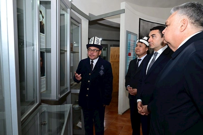 Qırğızıstan Milli Kitabxanasında Azərbaycan ədəbiyyatı guşəsi açılıb — FOTOLAR Qırğızıstan Milli Kitabxanasında Azərbaycan ədəbiyyatı guşəsi açılıb — FOTOLAR