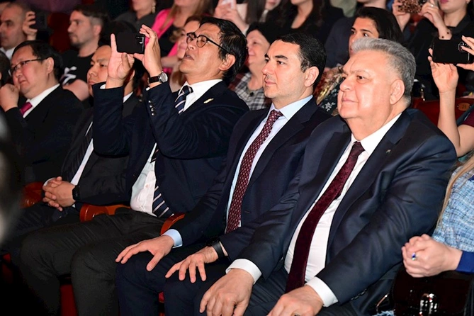 Dövlət Rəqs Ansamblı Bişkekdə Mənim Azərbaycanım konsert proqramı ilə çıxış edib — FOTOLAR Dövlət Rəqs Ansamblı Bişkekdə Mənim Azərbaycanım konsert proqramı ilə çıxış edib — FOTOLAR