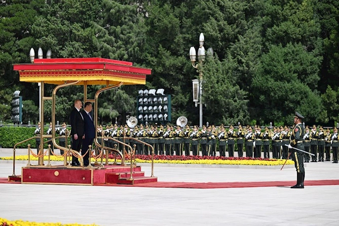 İlham Əliyevin Pekində rəsmi qarşılanma mərasimi olub — FOTOLAR